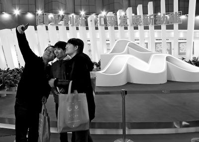 ���죬���^�����֙C(j��)���Ĺ��ܸ��p��(chu��ng)��(bi��o)�R(sh��)��Ӱ��