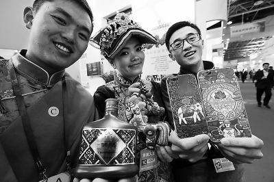 10��19�գ������P(gu��n)��չʾ��������(l��i)���Ĵ����ٔ�(sh��)���儓(chu��ng)�I(y��)�ߴ����F(xi��n)��(ch��ng)չʾ�Լ��O(sh��)Ӌ(j��)�������Ļ���(chu��ng)��a(ch��n)Ʒ��