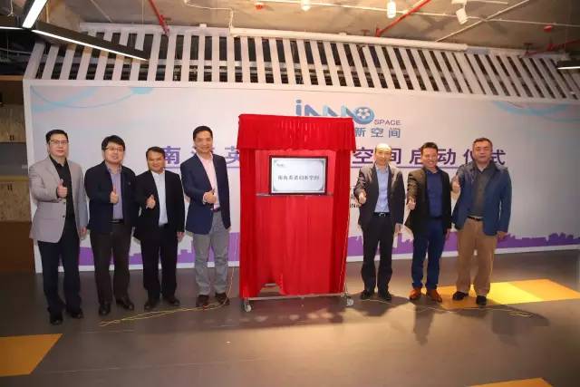 �Ϻ�Ӣ�Z��(chu��ng)�¿��g��ʽ���ӣ��������wʽ��(chu��ng)�I(y��)Ͷ�Y�c����(w��)