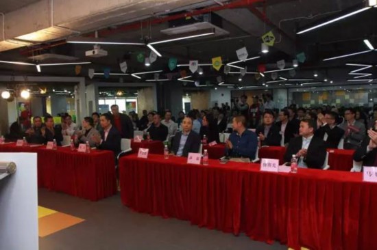 �Ϻ�Ӣ�Z��(chu��ng)�¿��g��ʽ���ӣ��������wʽ��(chu��ng)�I(y��)Ͷ�Y�c����(w��)