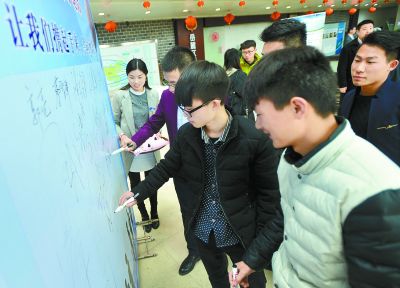 2��21�գ��Lɳ����´�^�t����·����W�����I�ߴ����ڄ����I���h�������ں��������죬ԓ�^�_չ���҂��Ĺ��ա�Ԫ�����ߡ����L���p�����{�D���҂�һ�����^���������}��ӣ���Ո��W�����I�ߴ�������W�Ƽ��@ؓ؟�˺͸�У�͘I�kؓ؟�˅R��һ�����_������ɳ������Մ����