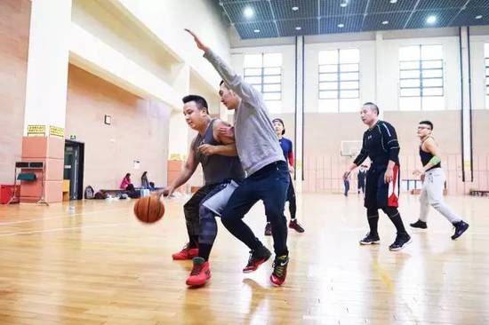 �����ϲ�g��@��λ���ǵ÷ֺ��l���@һ�ۺÏČW���r��һֱ���m���˽��죬���I���g����Ȼ��������������T��