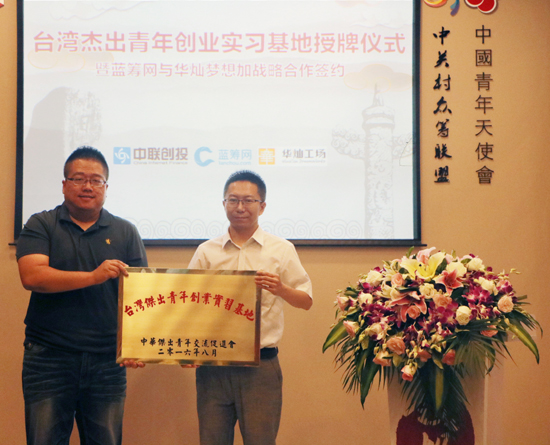 �DƬĬ�J���}