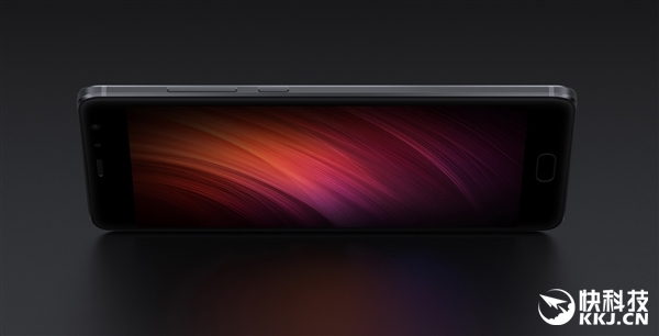 �t��Pro��Ļ���أ��״��χ�(gu��)�a(ch��n)AMOLED��