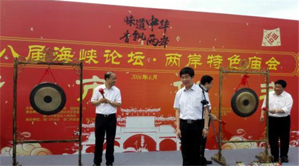 �ڰˌú��{Փ��11�����ڸ����e�У���������Ҫ��Ӄ�(n��i)��֮һ�ăɰ���ɫ�R����(d��ng)��Ҳ�ڡ���