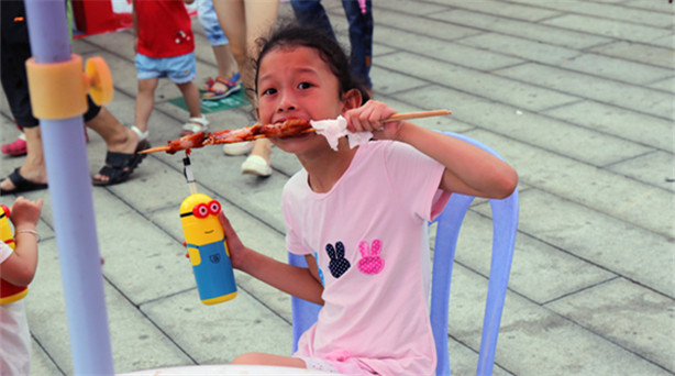 6��11�գ��ԡ�ζ�����A�����h�ɰ��������}�ăɰ���ɫ�R���ڏB�T�_�С�6�µďB�T������