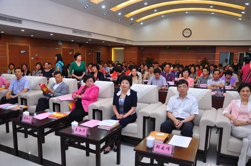 ����ʡ�D(li��n)��ϯ���ɰ��DŮ���錍(sh��)�F(xi��n)�Ї�(gu��)��(m��ng)��Ŭ��