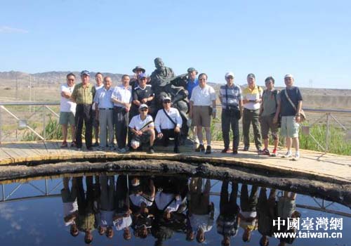 ���L�F(tu��n)һ���ڿ�����������ɽ��Ӱ