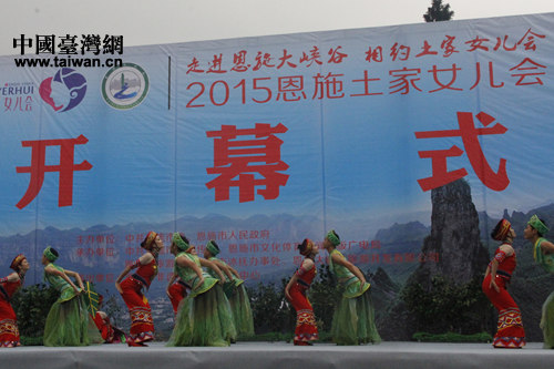 ��ʩ���ҡ�Ů����(hu��)���F(xi��n)��(ch��ng)