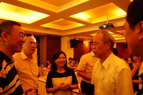 �~�ݵ�(hu��)�L(zh��ng)��Ӣ������ί�c����(qi��ng)��(gu��)̎�L(zh��ng)����(hu��)ǰ����