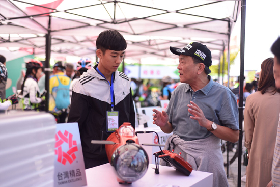 ܇���cǰ��������H1�����피���·����܇���Ɇ����ۯB�ı�yʽ�ܲ��C�������x�ҿ�UV�ġ��ï����ӡ������b��߀���ܜʴ_�ɜy�ķ�����A֪���L��Ѫ��Ӌ�����������������ṩ�o���t������c��������ġ��ɔyʽ�ă���ϵ�y�����׶�ȫ܇���ú��յȼ����p��̼�w�S���ۯB܇�ȵ����F��չƷ�լ��MĿ���·f������;��ɵ��OӋ��׌��ٝ�@���ѡ�