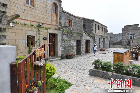 �ɞ�ƽ̶����һ������Ƭ�ġ�ʯ�^������ˇ�g(sh��)���䡱��Ҳ�ɞ�ɰ��Ą�(chu��ng)������ƽ�_�������_��ˇ�g(sh��)�ҁ��ˌ����`�У��M(j��n)�н�����(chu��ng)��������ο�Ҳ���������w�(y��n)�_���Ą�(chu��ng)�ľ����c�������A ���cʯ�^�Ĺ��¡������� �z