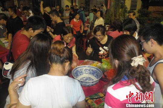 �ɰ����ﲩ��_�ϳ���Ԫ���M(j��n)܊�B�T���Z����܊