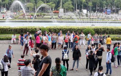 ����ο͵����T(m��n)���R������2015����ɡ���غ���