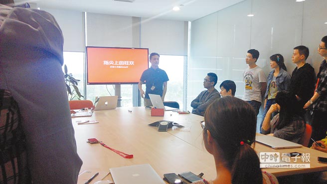 ����Ͱ�׌��(sh��)��(x��)��һͬ���c���T(m��n)��(hu��)�h