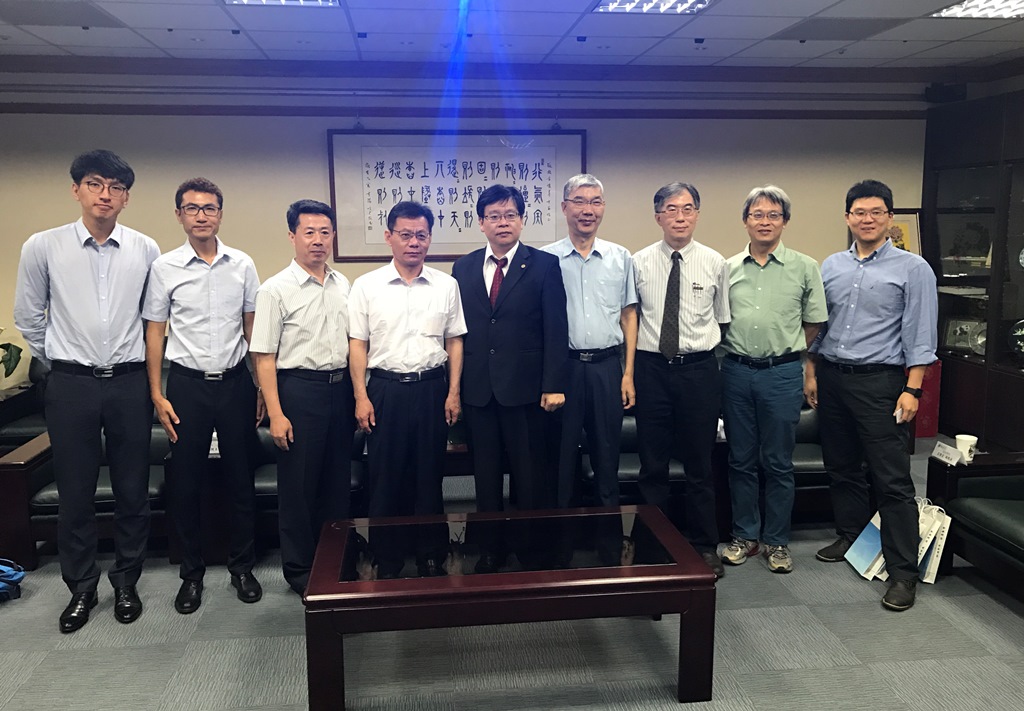 ���ϴ�W�M�F���_����У�M�ЌW�ƽ��O���ӽ���