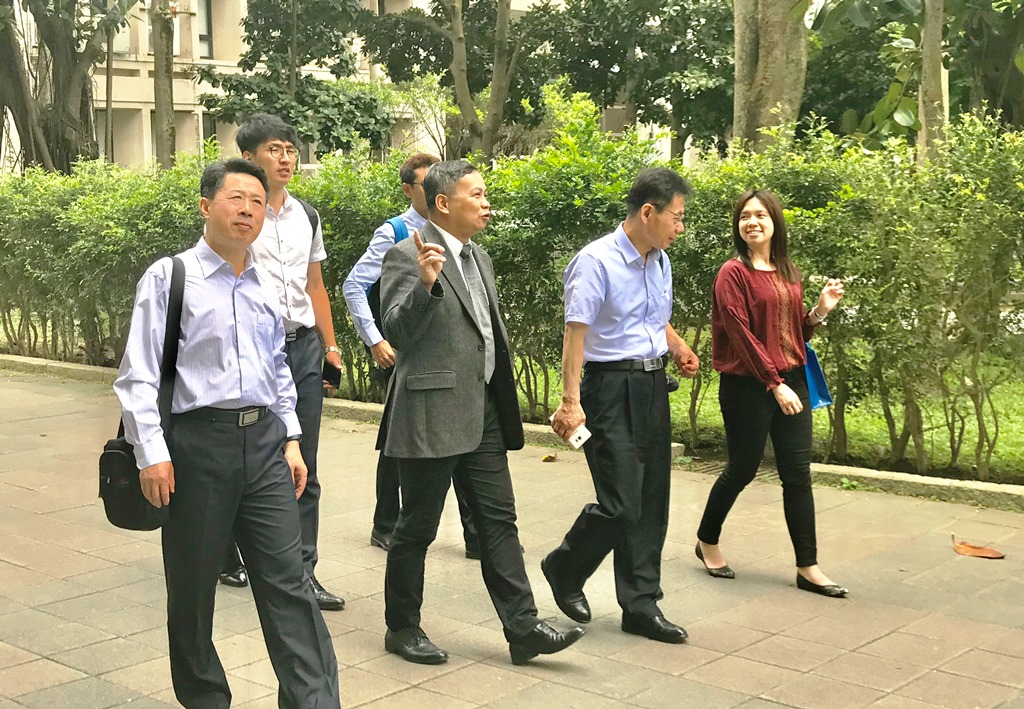 ���ϴ�W�M�F���_����У�M�ЌW�ƽ��O���ӽ���