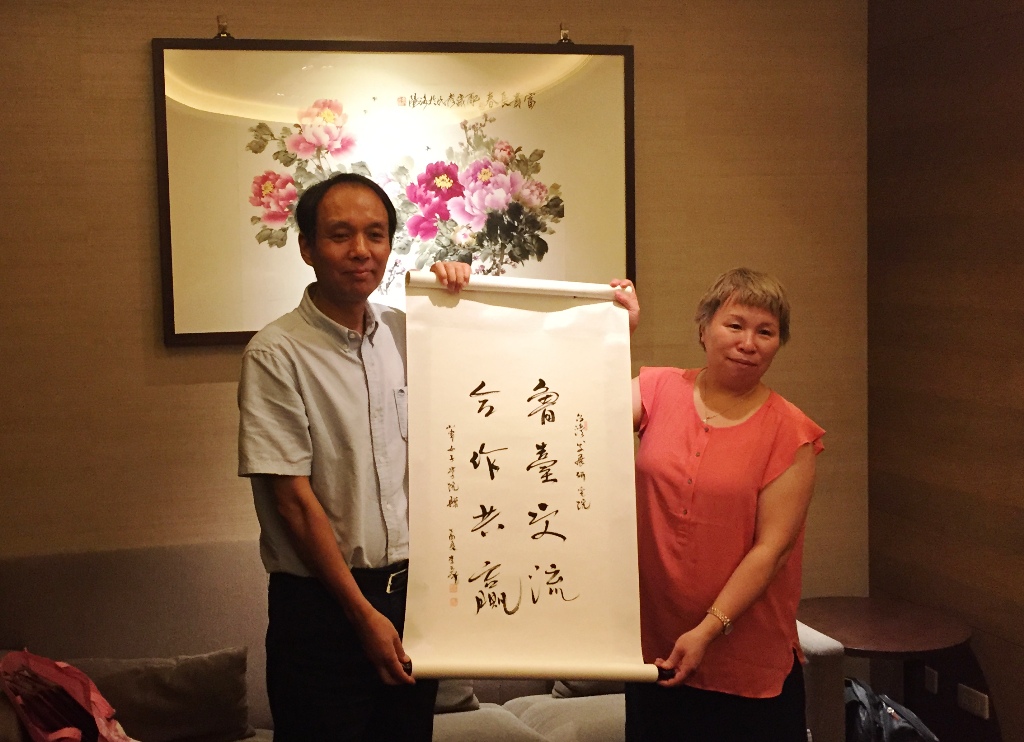 ɽ�|Ů�ӌWԺ�����F���_��У����ȡ�÷e�O�ɹ�