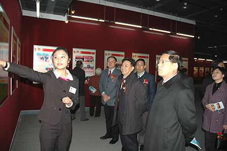 ��һ��(g��)�Ї�(gu��) ��ƽ�l(f��)չ�����ɰ��P(gu��n)ϵ�c���_(t��i)�����������DƬչ�[�_Ļʽ�ڝ�(j��)���e��