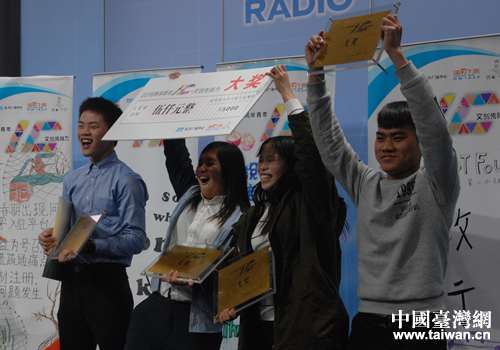 �ɰ�����W����ϽM�ɵġ���С���F�ϲ�@��