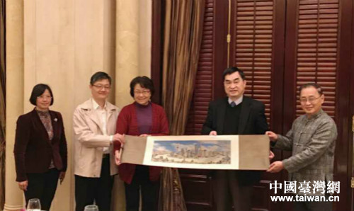 �Ϻ��и����L(zh��ng)���F�ە�(hu��)Ҋ(ji��n)��(l��i)�L���_(t��i)���и����L(zh��ng)���һ�һ��