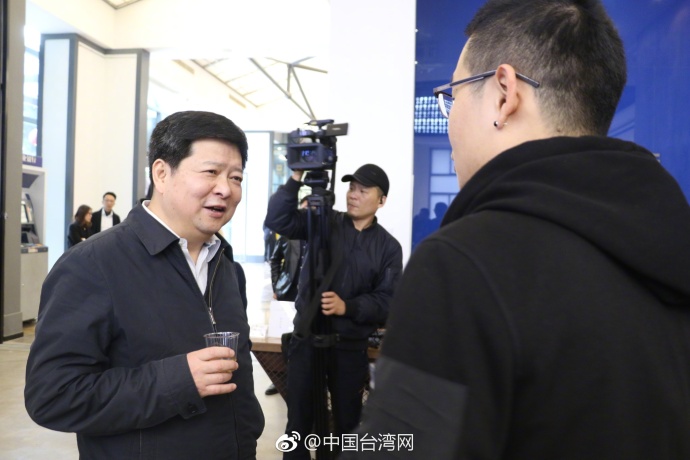 �������ڏB�T�{���_�����ꄓ�I��r ���������_��