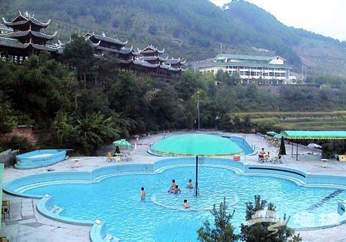 ���������á������������Ȫ֮�ǡ��ܺ�˪�����F�ݣ�ɢ���ڳ��к;Gɫɽ��֮�еĴ�С��Ȫ�ȱȽ��ǡ�