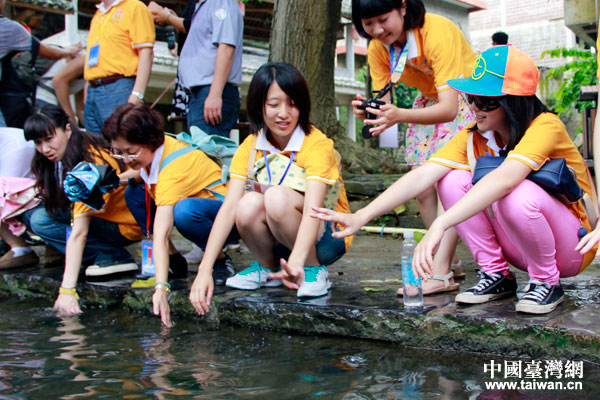 27�գ�������ϵ�ഺ�X���л��(d��ng)�ăɰ���W(xu��)����(l��i)���V���R���Ѕ��^�SҦ���(zh��n)������ǧ��Ŵ���Ěvʷ�L(f��ng)ò.