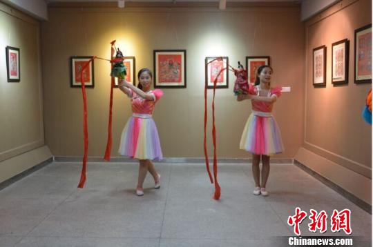 ������У�k�}�_���y(t��ng)�Ļ���ɫ�̌W(xu��)չ