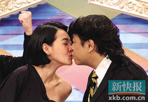 �������f