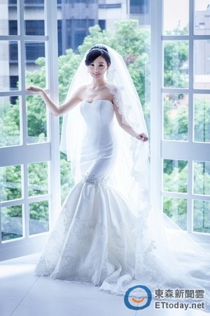 ��Ů�������_���׸�ֶ�ӻ鼆���׶��ع⣨�D��