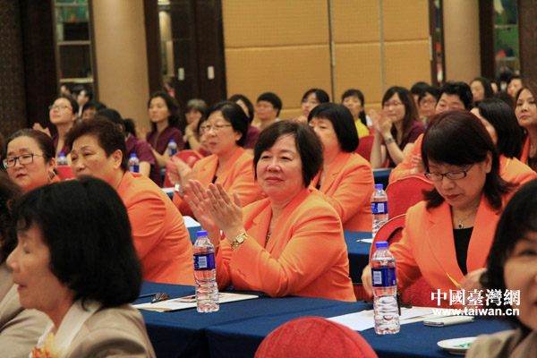 �����ú��{Փ�������{�DŮՓ��15���ڏB�T�e��