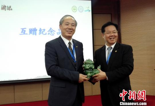 �B�T��W(xu��)У�L��猍�����c�V����ɽ��W(xu��)У�L�_�����ڻ�ٛ�o(j��)��Ʒ ���ɽ �z