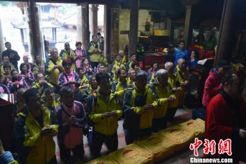 2��21�գ��_�������а�ɰ��ʥĸ�m�����ű�һ��42�������R�����������`�������Љ�Ԫ�������𣬕r��6�������θ����������������ލu�]���M�������Ⱥ�A �z