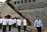 �ښvʷ���y�м�ȡ�Զ�ǰ�е�����