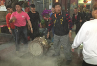 �_���񱊳�Ϧҹ���^�㣺�����y ײ��200������t.jpg