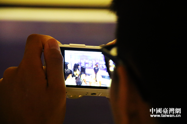 �ɰ������R�^�еĴ������У��D���g����ǧ��