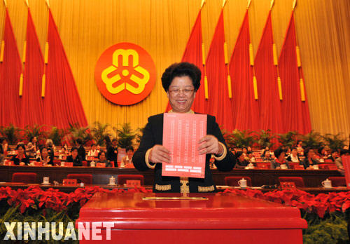 10��30�գ�ȫ���˴�ί����ί�T�L�������ͶƱ�����գ��Ї��DŮ��ʮ��ȫ����������x�e�a(ch��n)��ȫ���D(li��n)��ʮ�È�(zh��)��ί�T��ί�T���������255���������x�����A��ӛ�� �ο��� �z