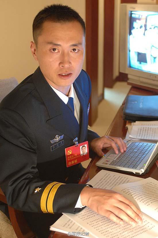 ����܊ί������λ����ĸ�𶷙CӢ��ԇ�w�T��