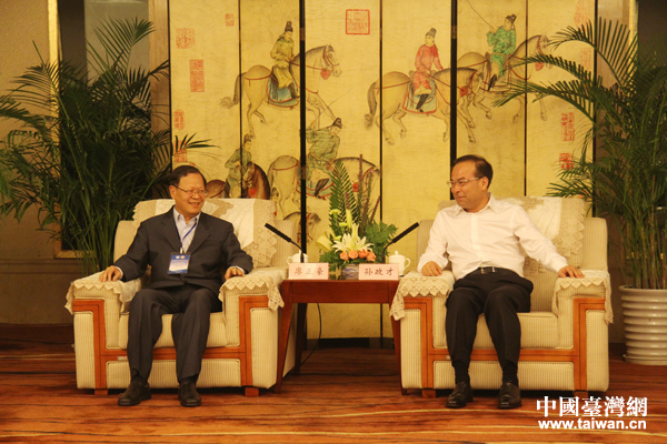 �й��������ξ�ί�T���ؑc��ί��ӛ�O���ŕ�Ҋ��ϯՓ�����_�����W�編�ɽ���ʿ��