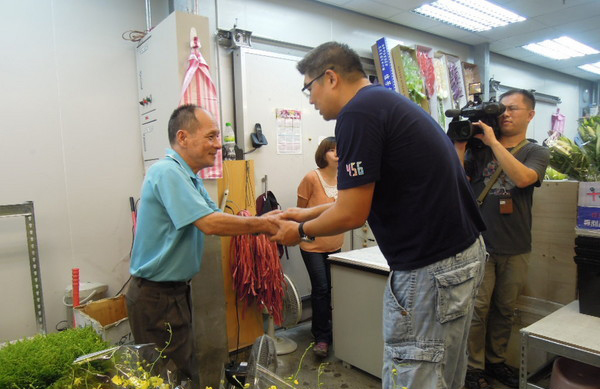 �B���ĵ��Ⱥ������Ј���Ʊ