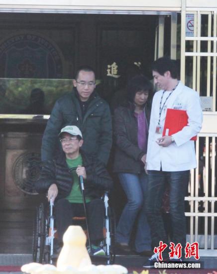 �ˮ���t��С�M�ɸ���14�t������ ס�����˳��uɢ(�D)