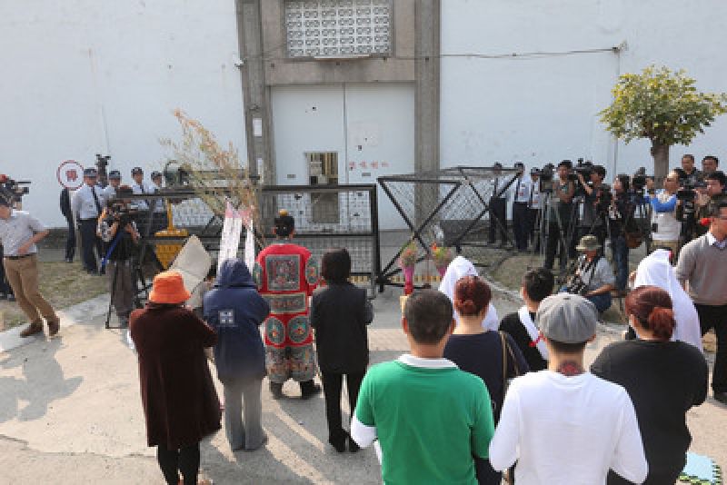 ���������˒������|����6����ԱM�Ո���13������Ҍٵ����۴�弱O�z�л�