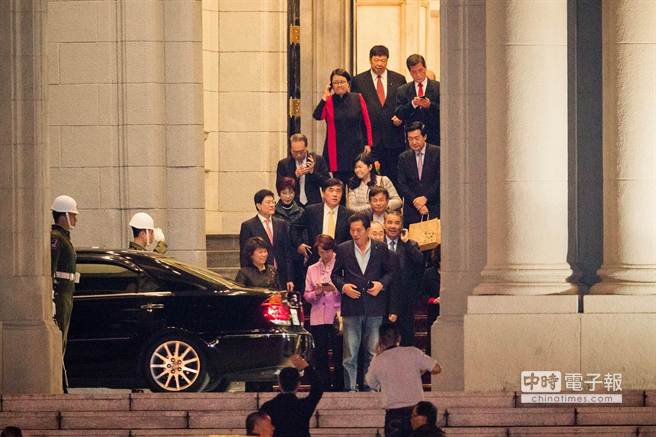 ��(gu��)���h�h������ί�����h�F(tu��n)Ҫ�T�����RӢ���k�����x�_(k��i)