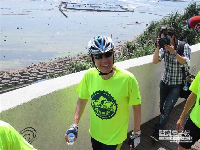 ���^վ��Ϣ�r���RӢ��¶�����Ц��