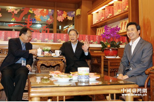 ����־܊�c���T(m��n)�h�L(zh��ng)ꐸ�����һ���˽�һ��(l��i)�ؕ�����a(ch��n)�ӹ���r��