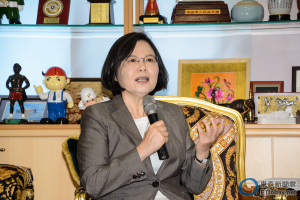 ��Ӣ�Ĕ[Ó����"��Ӣ��" Ů���·��g����ģ������