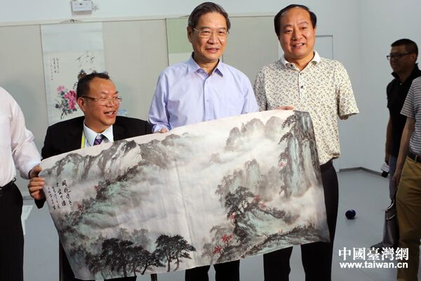 �_(t��i)�����ϕ�(sh��)��(hu��)���������һ���ʹ�ꑿڕ�(sh��)ˇ�g(sh��)����ī�挢��ͬ��ɵĕ�(sh��)��(hu��)��Ʒ