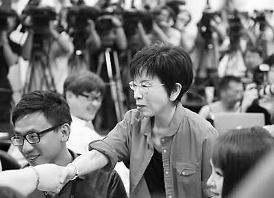 ���������˚��J�^���{�P�x���xֻ�����һ�P