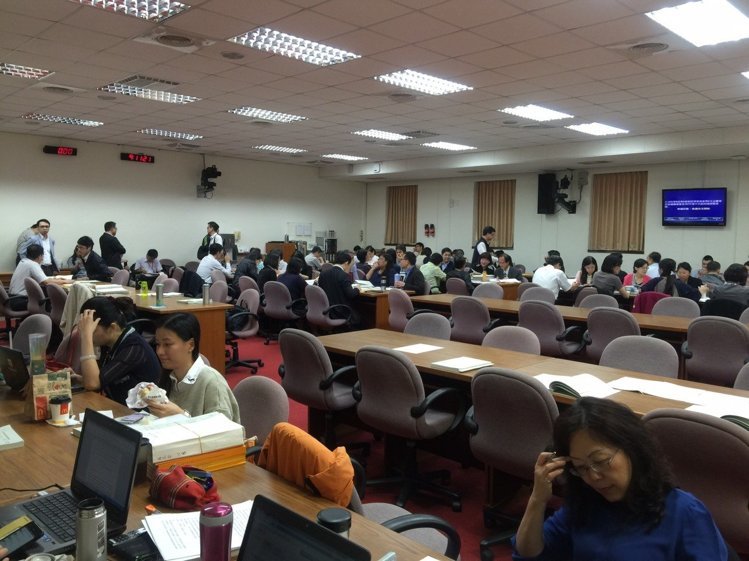 ����ί��æ�x�e�o�Ć��� �ٹٿ���������Ժ���ɵȣ��D��